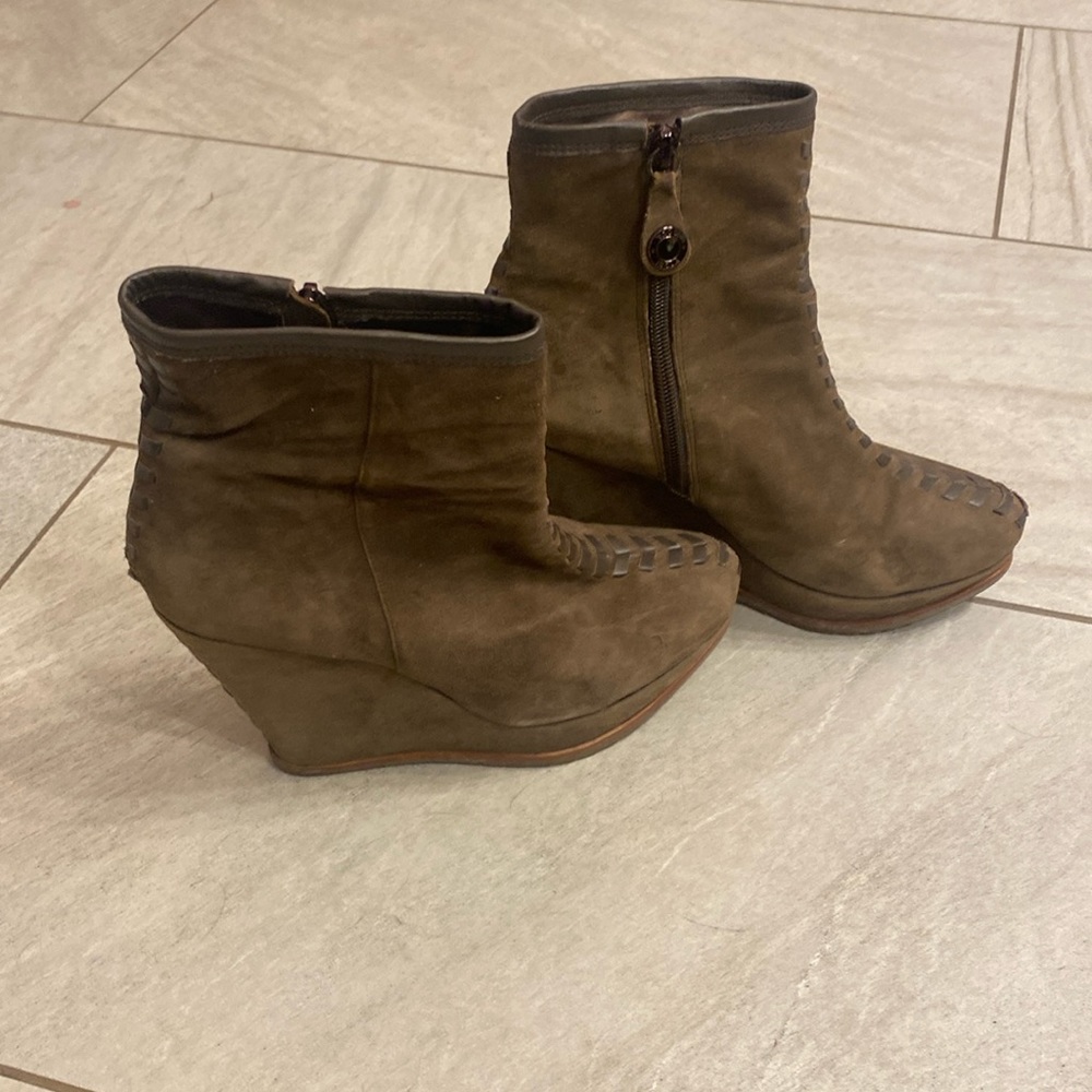 Isola wedge boots size 6 guc